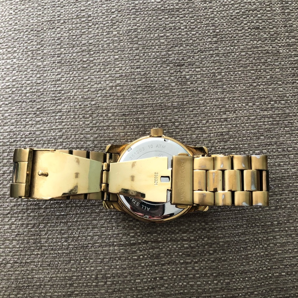 MICHAEL KORS MEN’S WATCH • sized for a woman - Picture 3 of 3